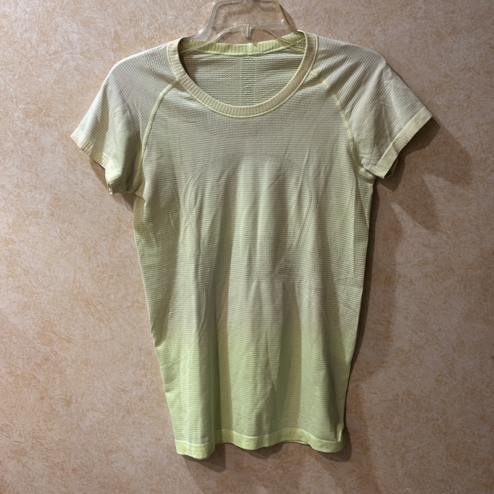 Lululemon Women's Light Green Swifty Tech Short Sleeve Top, 8